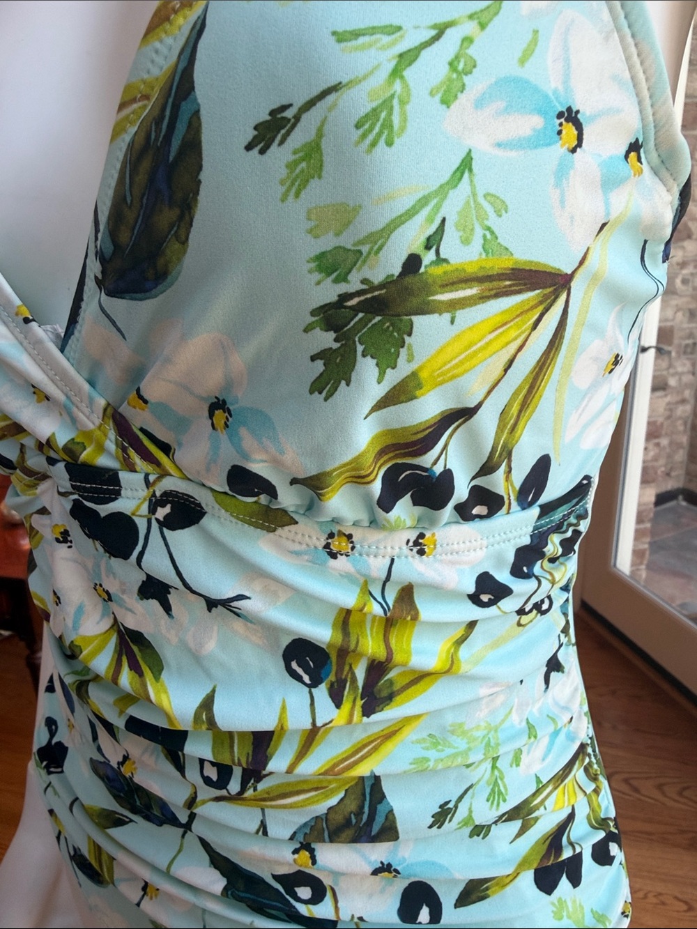 La Blanca Floral Light Blue Ruched super duper flattering one piece Swimsuit - Picture 8 of 9